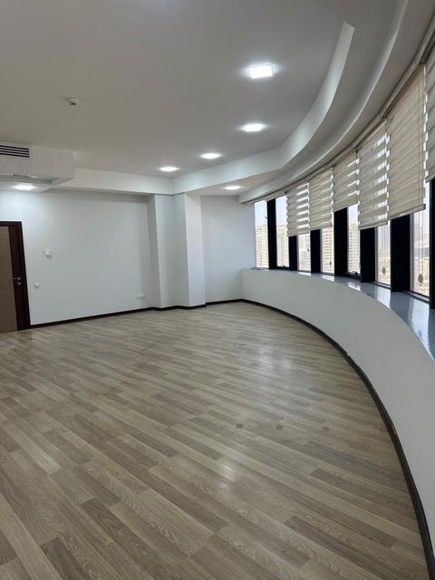 İcarəyə verilir 4 otaqlı ofis 240 m² — Bakı