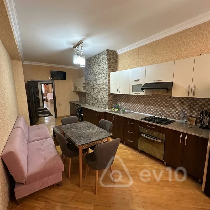 3 otaqlı mənzil, 140 m², Özbəkistan küçəsi — kirayə — Mənzil, Bakı (8)