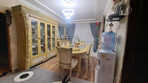 Satılır 4 otaqlı köhnə tikili 100 m² — Bakı