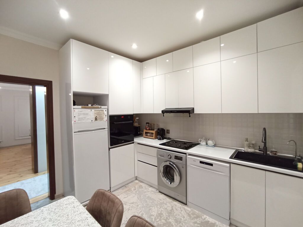 Qaraçuxurda, Lukoil-ə yaxın 10 otaqlı, 2 sot, çıxarışlı həyət evi — Ev, villa, Bakı (8)