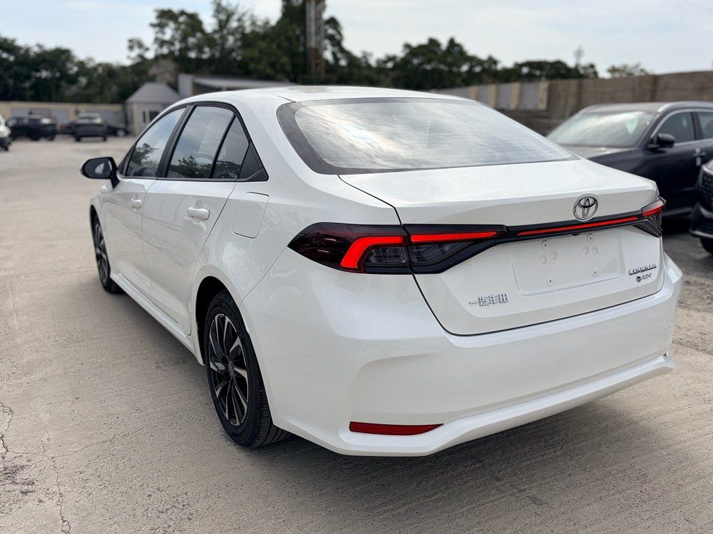 Toyota Corolla, 1.8 L, 0.85 kWh, 2026 il, yeni — Avtomobillər, Bakı (12)