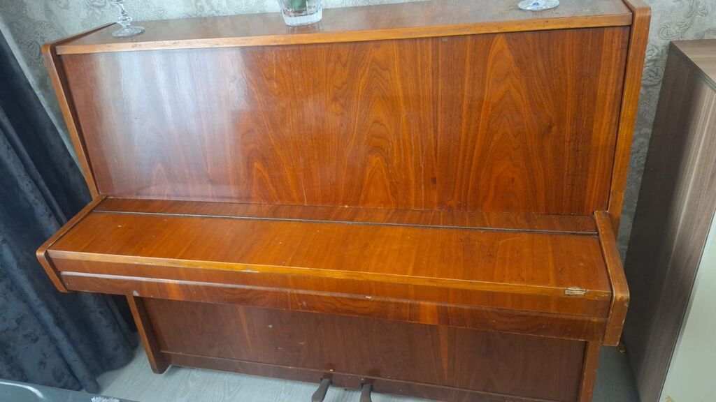 Pianina satilir// qiymet 150 azn Ela veziyyetdedir. Kod 50 55(3) — Pianino və digər klaviş alətləri, Digah
