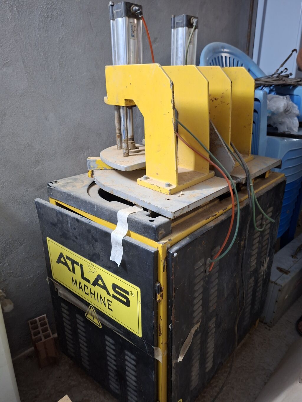 PVC/uPVC qapı-pəncərə sexində istifadə olunub. Atlas markalı 2 başlı — Stanoklar, Bakı