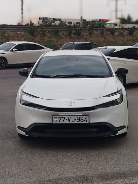 Toyota Prius: 2 l 2024 il Sedan — Bakı