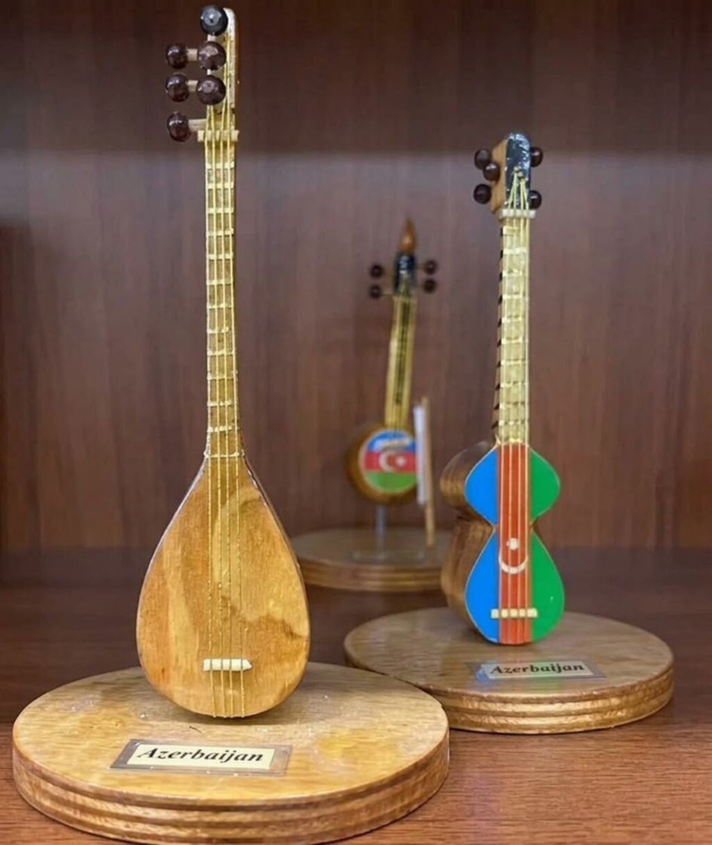 Məhsul: Əl işı ilə hazırlanmış milli musiqi aləti suvenirləri Təsvir — Gitarlar və digər simli alətlər, Bakı (5)