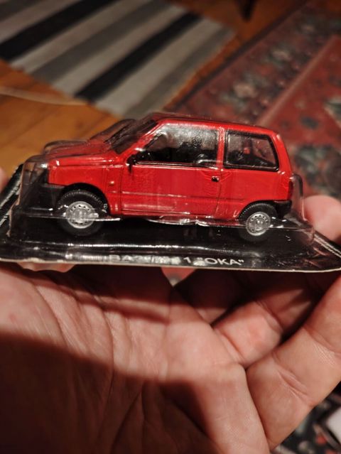 VAZ-1111 "Oka" avtomobilinin 1:43 miqyaslı modeli. Modelin — Bakı
