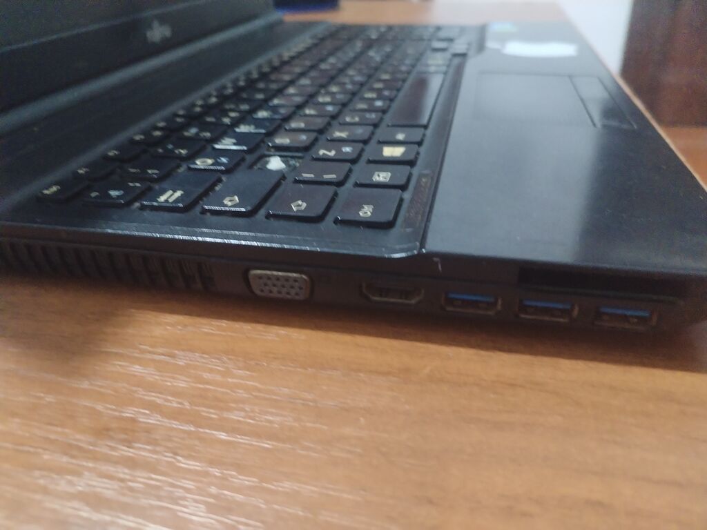 Fujitsu Lifebook A seriyası noutbuk Xüsusiyyətlər: - Ekran: 15.6" mat — Digər notbuklar, Bakı (3)
