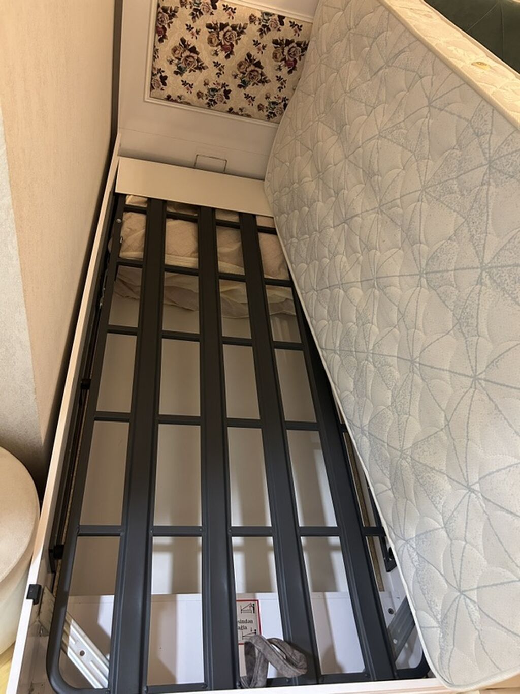 Tək nəfərlik çarpayı. Embawood dan alinib. Eni 95sm Uz 210sm Çox az — Yataqlar, Bakı (3)