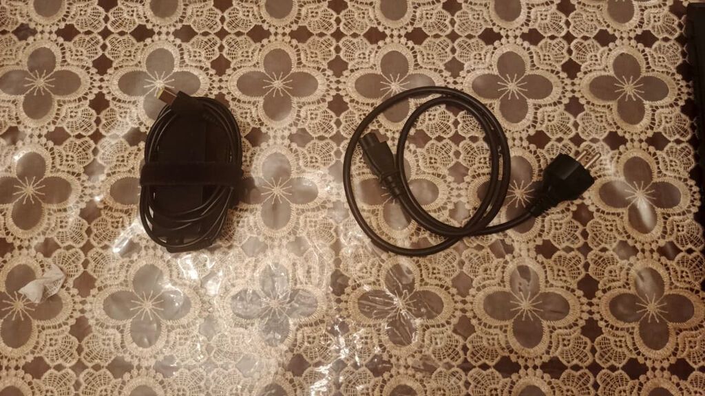 Salam. Səliqəli işlədilmiş Lenovo noutbuk satılır. Ofis, təhsil — Lenovo, Bakı (6)