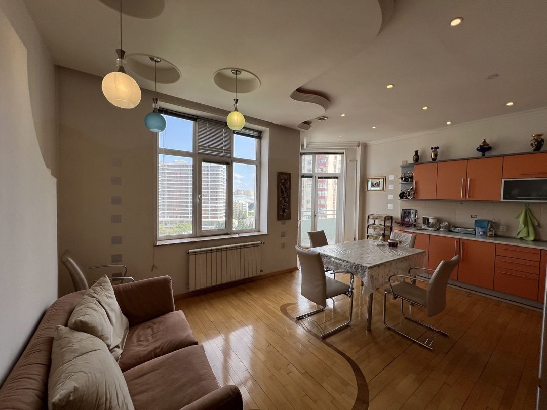 Satılır 4 otaqlı yeni tikili 200 m² — Mənzil, Bakı (4)