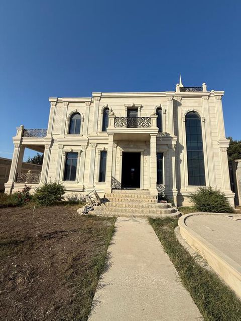 Satılır 7 otaqlı həyət evi/bağ evi 640 m² — Bakı