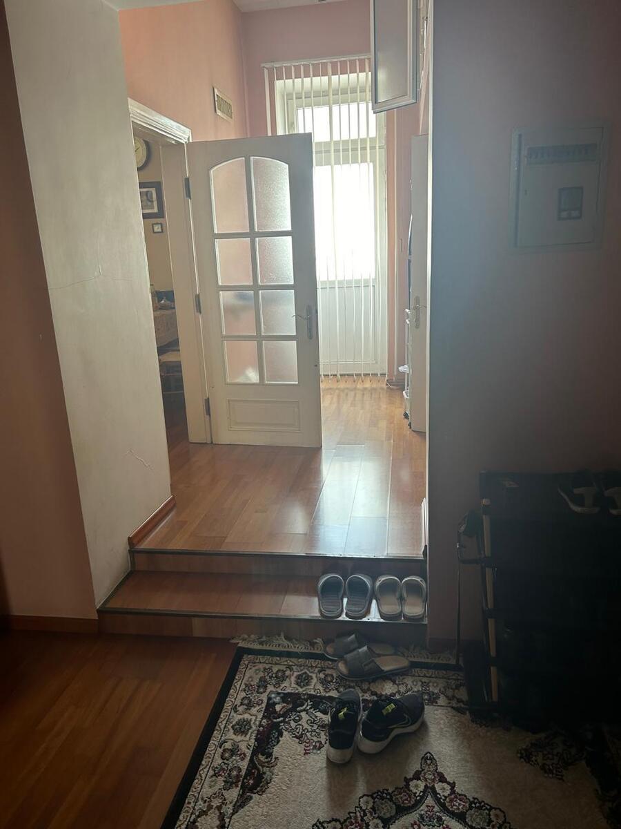 Satılır 7 otaqlı köhnə tikili 400 m² — Mənzil, Bakı (10)