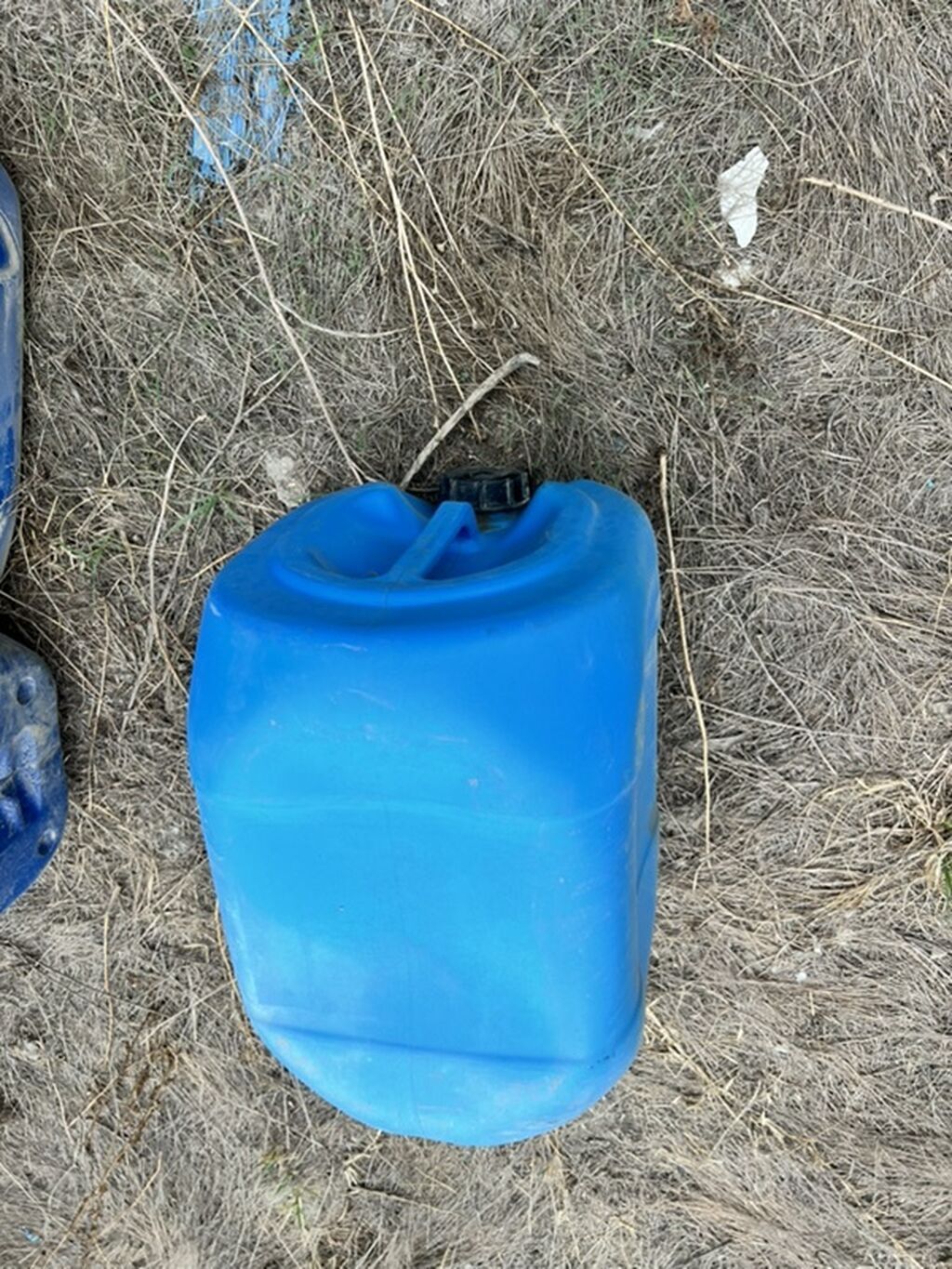 Mavi plastik kanistrlər (bidonlar) - Həcmi: təxmini 20–30 litr — Su çənləri, kanisterləri, bochkalar, Sumqayıt (2)