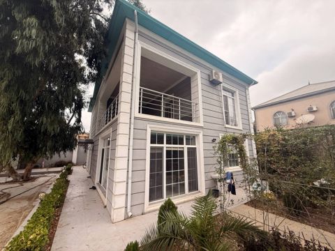 Satılır 4 otaqlı həyət evi/bağ evi 200 m² — Bakı
