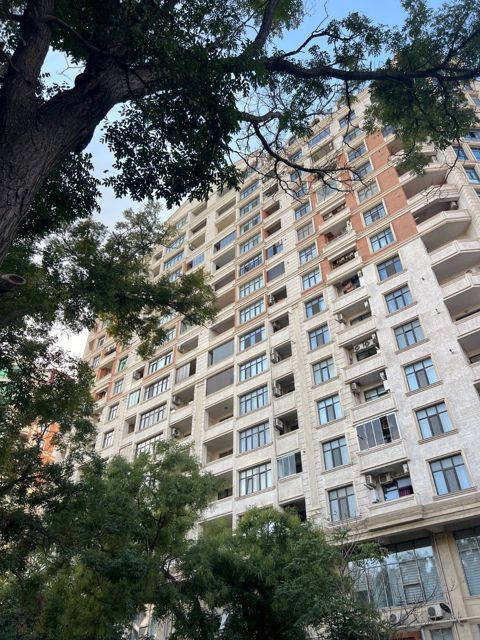 Satılır 4 otaqlı yeni tikili 144 m² — Bakı