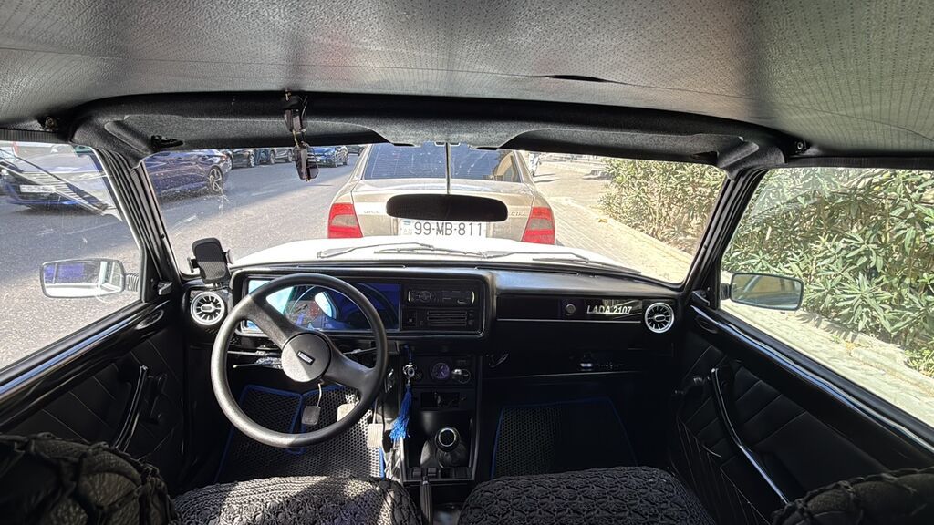VAZ 2107 sedan - Kuzov: 4 qapılı sedan, ağ rəng, xrom detallı ön-arka 99-MB-811 — Avtomobillər, Bakı (3)