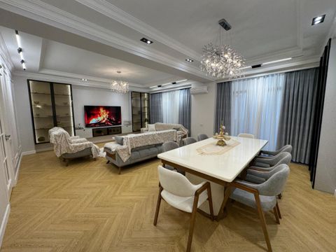 Satılır 5 otaqlı yeni tikili 250 m² — Bakı