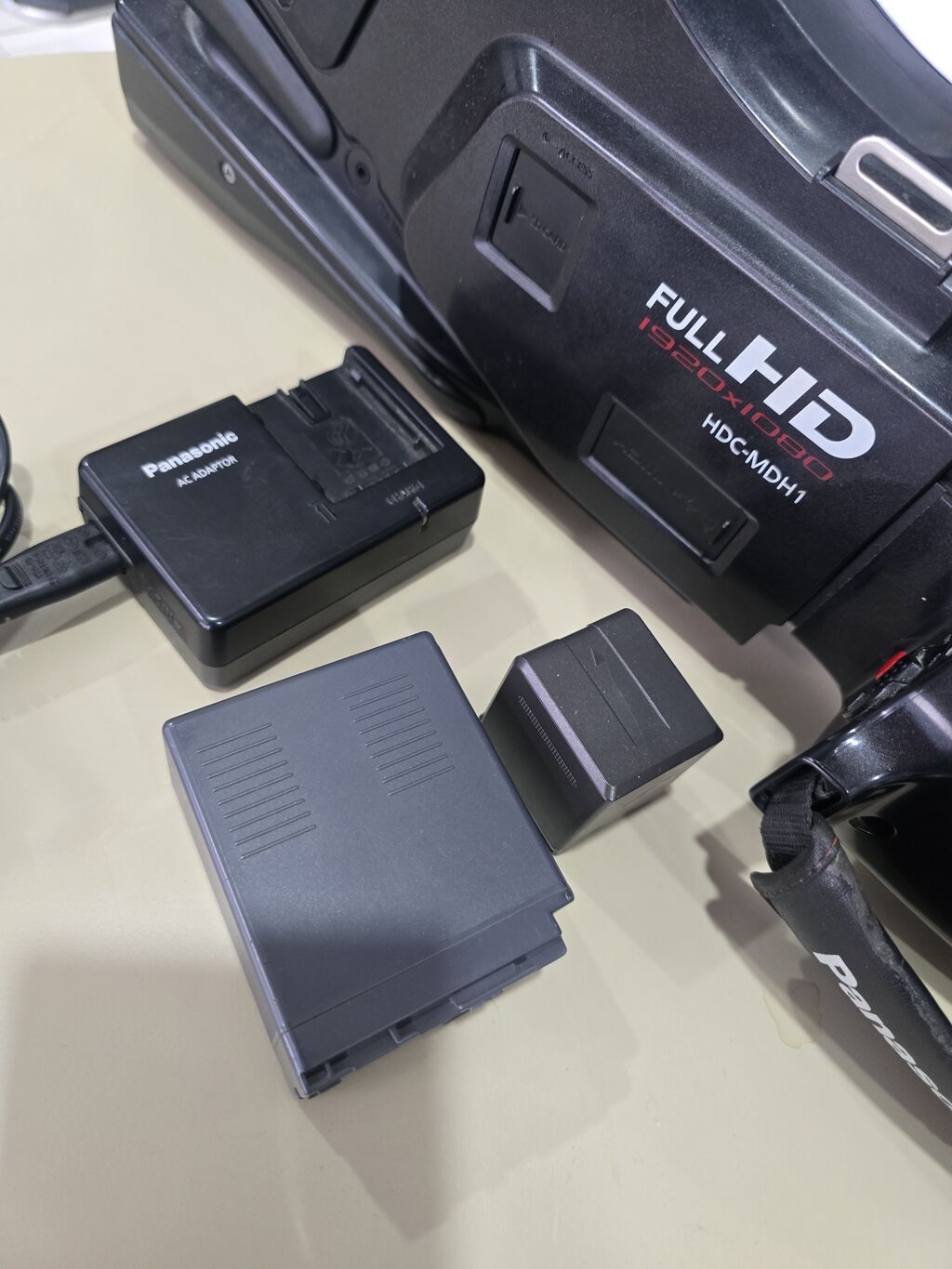 Panasonic HDC-MDH1. üzərində 2 batareka sumkası adaptr 32gb kart — Video kamera, Şəki (3)