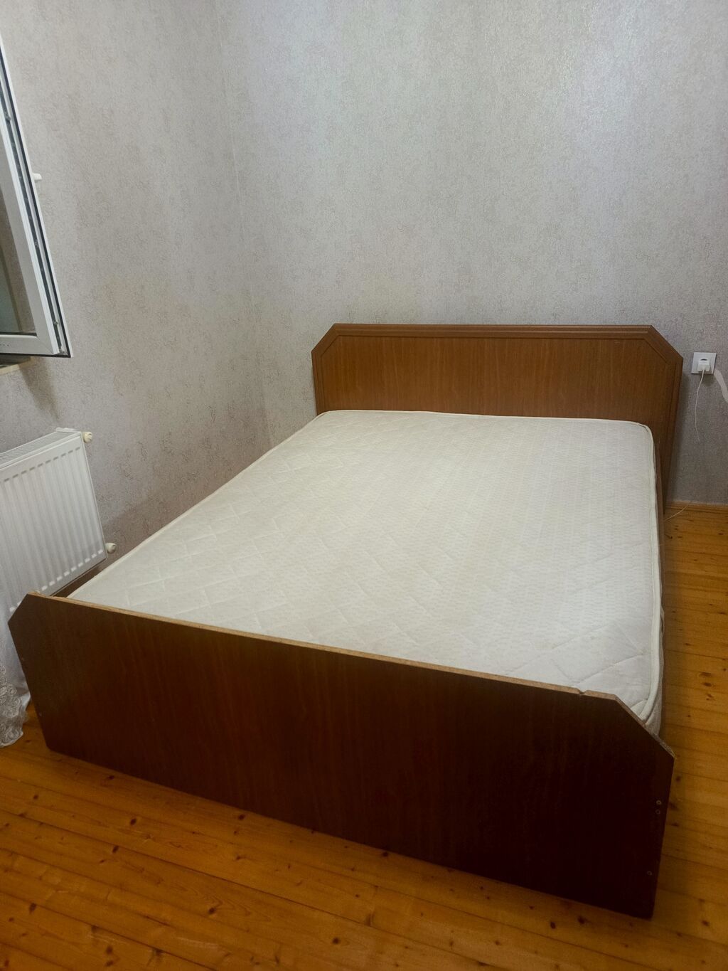İki nəfərlik taxta çərçivəli çarpayı + döşək - Ölçü: təxmini 160x200 — Yataqlar, Digah (2)