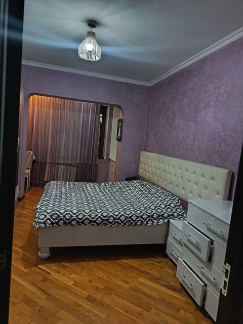 Satılır 5 otaqlı köhnə tikili 130 m² — Bakı