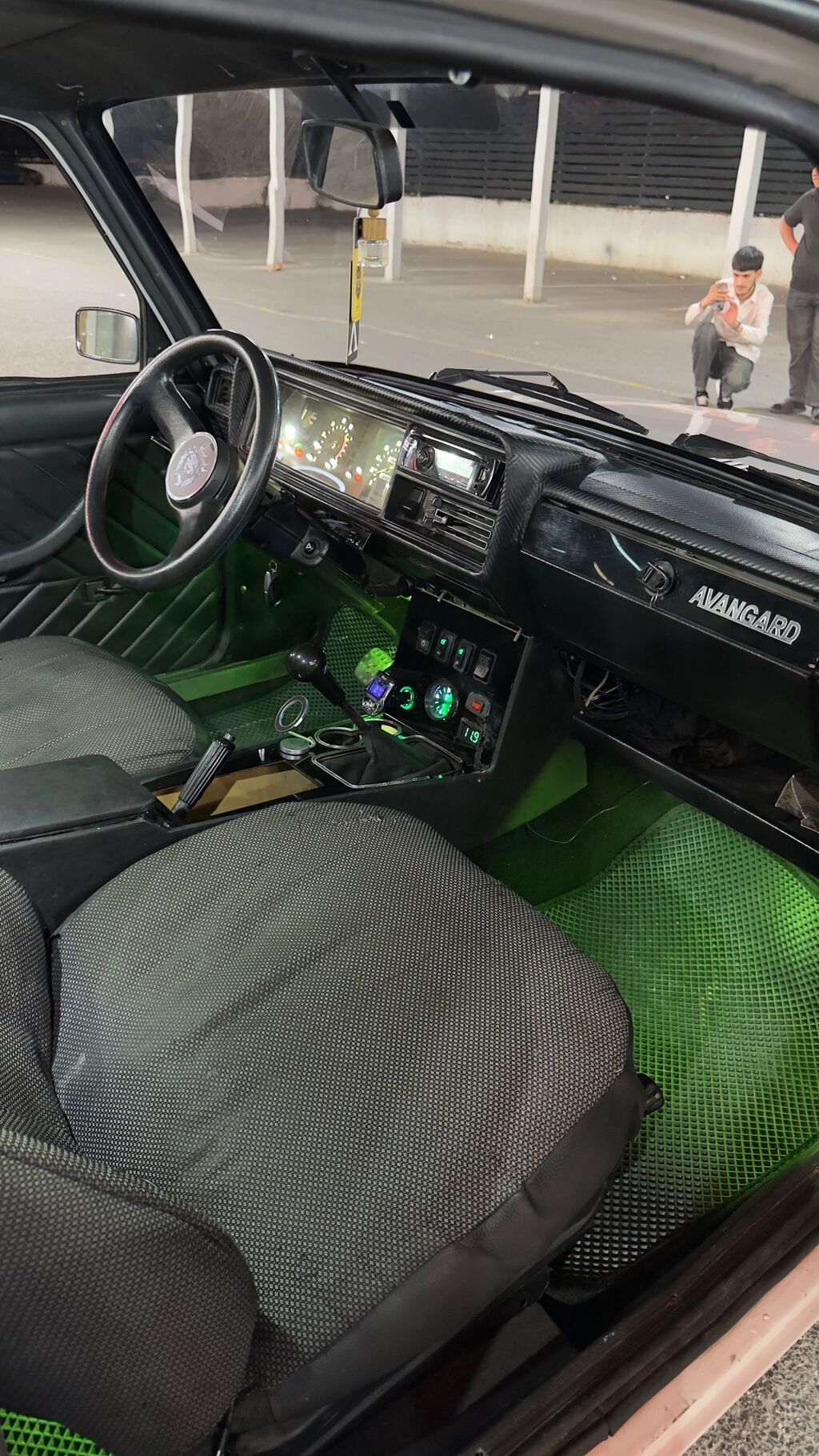 VAZ 2107 sedan - Kuzov: 4 qapılı sedan, ağ rəng Karopdada prablem 27-BZ-154 — Avtomobillər, Digah (7)