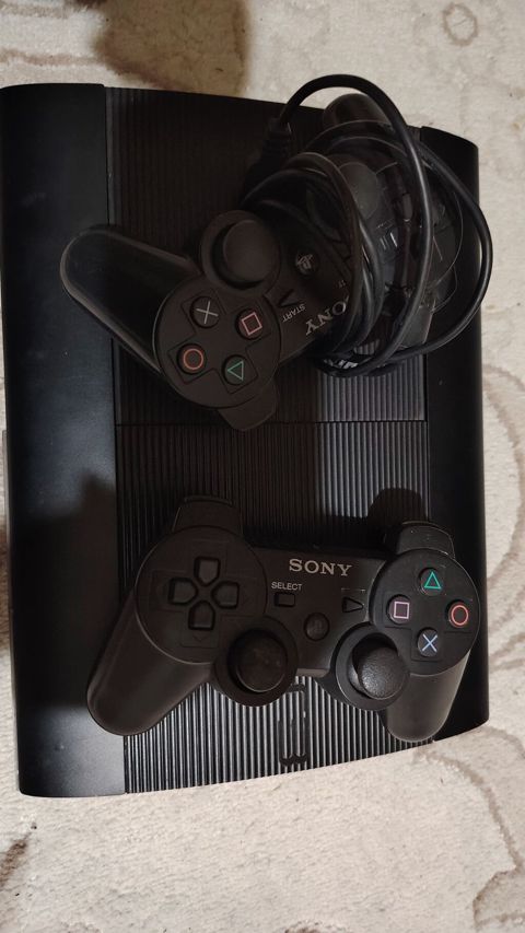 Sony PlayStation 3 Super Slim oyun konsolu Xüsusiyyətlər: - Model — Zaqatala