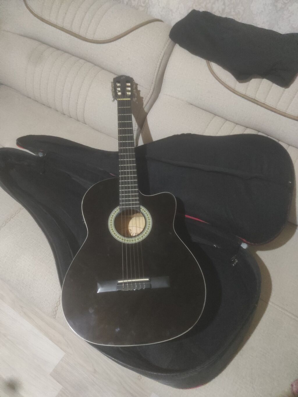 Qara klassik gitara + yumşaq qab (çexol) - Korpus: kəsikli (cutaway) — Gitarlar və digər simli alətlər, Bakı (2)