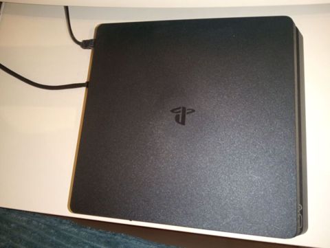 PlayStation 4 slim 1 Dualshocklu (Pultlu) .Oyunları ilə birgə.İçində — Bakı