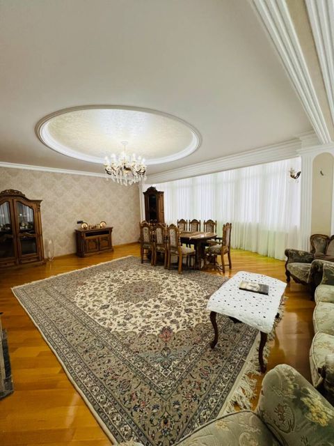 Satılır 4 otaqlı yeni tikili 160 m² — Bakı