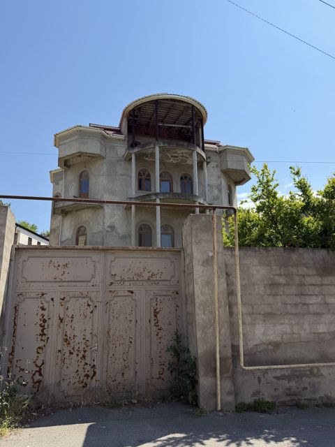 Satılır 14 otaqlı həyət evi/bağ evi 800 m² — Bakı