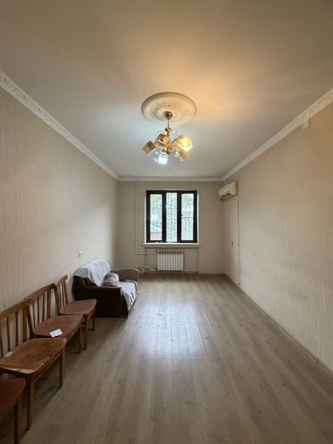 Satılır 2 otaqlı köhnə tikili 60 m² — Bakı