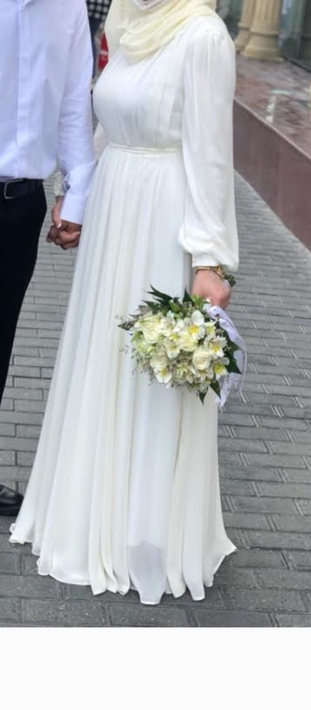 Ağ rəngli, zərif və örtülü nikah/qəbul libası. toylar üçün de — Toy paltarı, Bakı