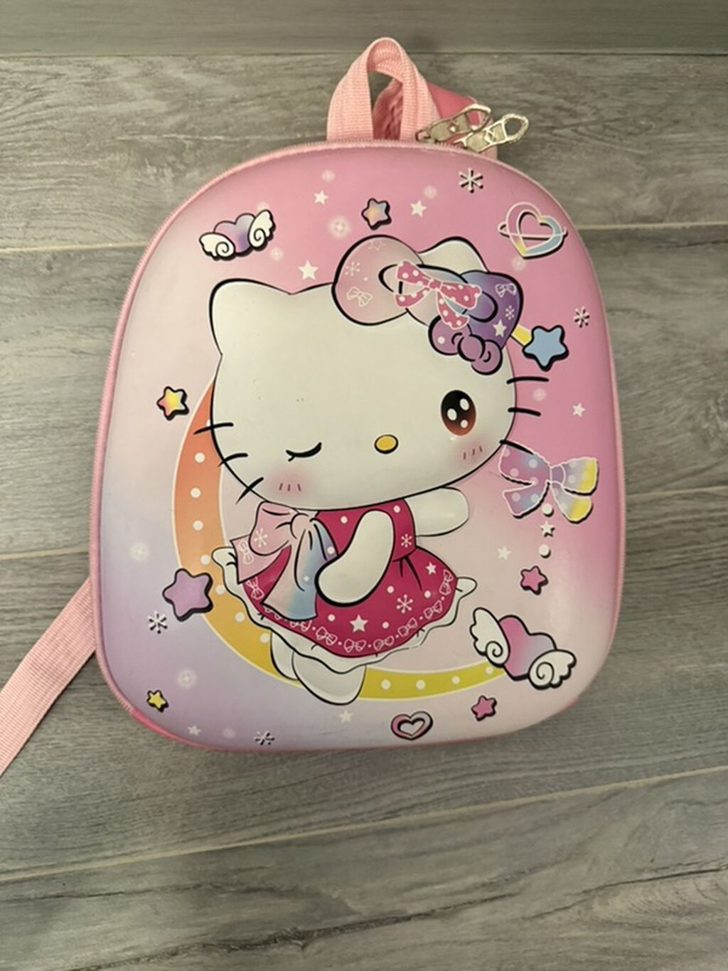 Məhsul: Uşaq bel çantası – Hello Kitty temalı Xüsusiyyətlər: - Rəng — Sırt çantaları, ranelər, çantalar, Digah