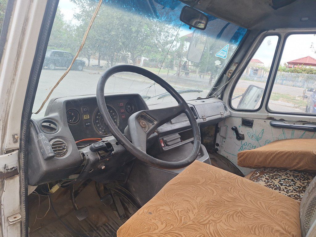 Mercedes 208 D, 2.3 L, 1991 il, 425 000 km 10-NT-814 — Avtomobillər, Bərdə (4)