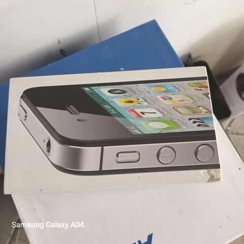 IPhone 4S, Qara — Bakı