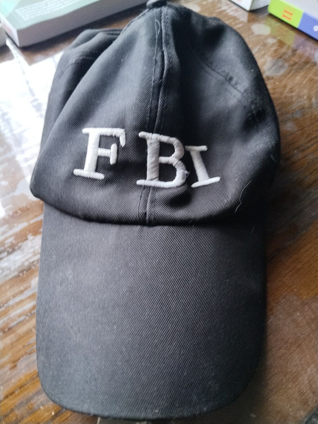 Qara “FBI” yazılı beyzbol papağı - Rəng: qara - Ön hissədə ağ sapla — Baş geyimi, Digah