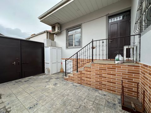 Satılır 4 otaqlı həyət evi/bağ evi 120 m² — Bakı
