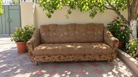 Divan mohkem ve kefiyyetlidir. Qirigi xarabi yoxdur.acilan ve — Digah