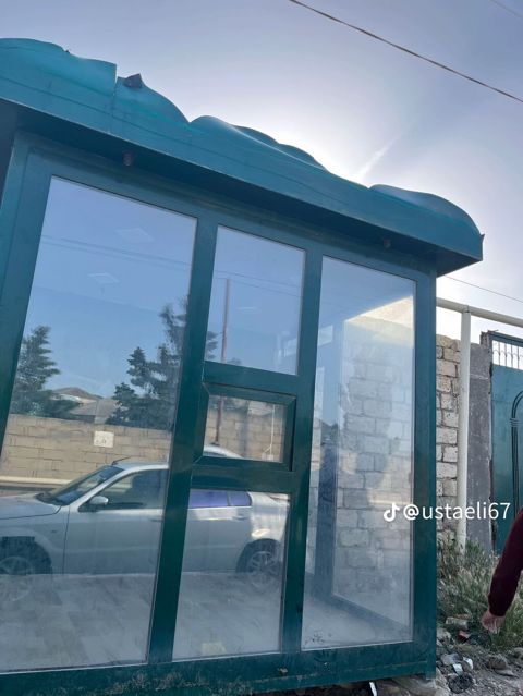 Şüşəli kiçik pavilon/kiosk - Ölçü: təxmini 2,5 x 2 m (fotolara — Mehdiabad