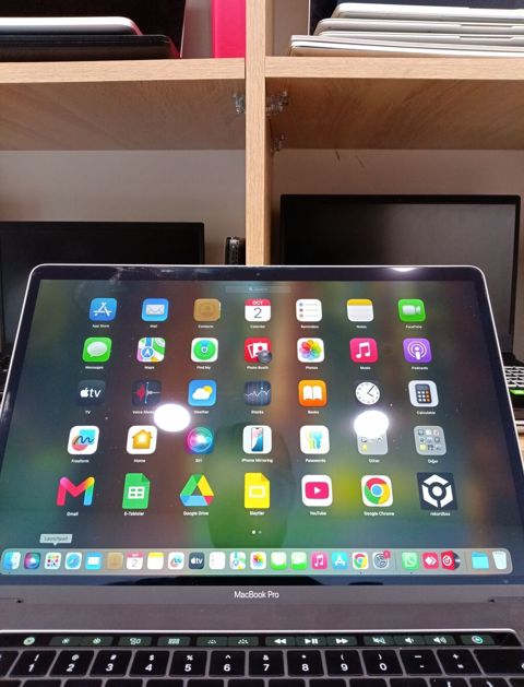 Başlıq: MacBook Pro 15.4 / Core i7 / 16GB RAM / Radeon Pro 555X — Bakı