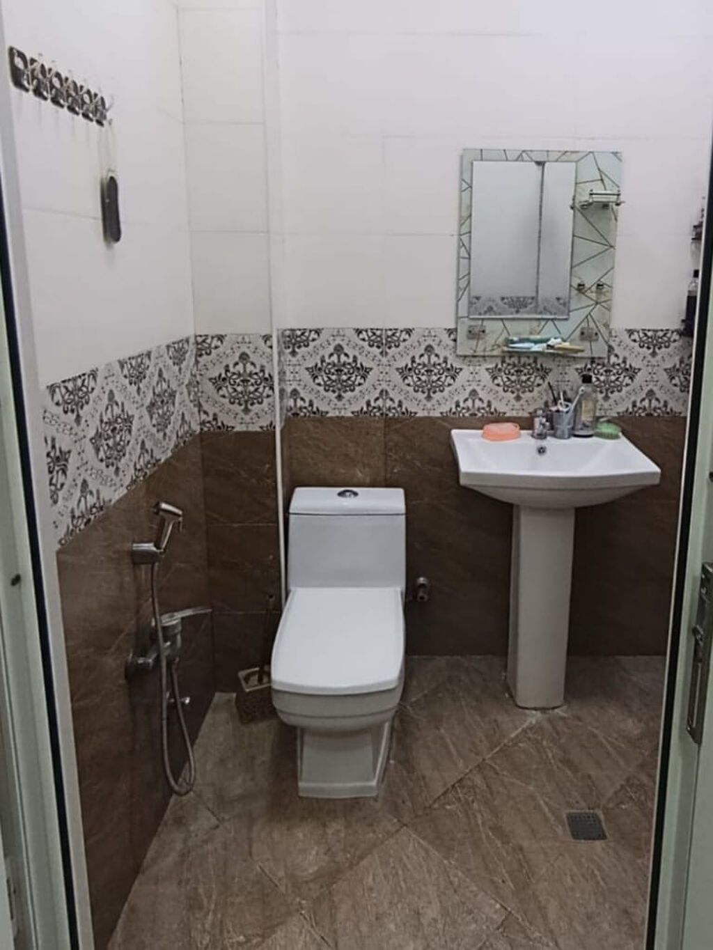 Elmlər Akademiyasi metro tam yani Qoc ət restoranın üstündəki daş 4 — Mənzil, Bakı (8)
