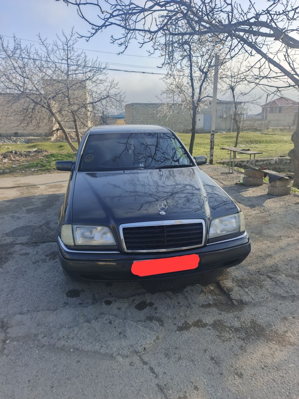 Mercedes-Benz C-Class (W202) sedan Xüsusiyyətlər: - Kuzov: 4 qapılı — Avtomobillər, Şabran (2)