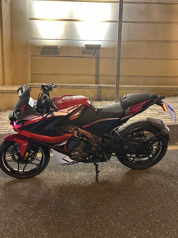 Bajaj Pulsar RS 200, 200 sm3, 2026 il, 1 500 km — Motosikletlər, Bakı (4)