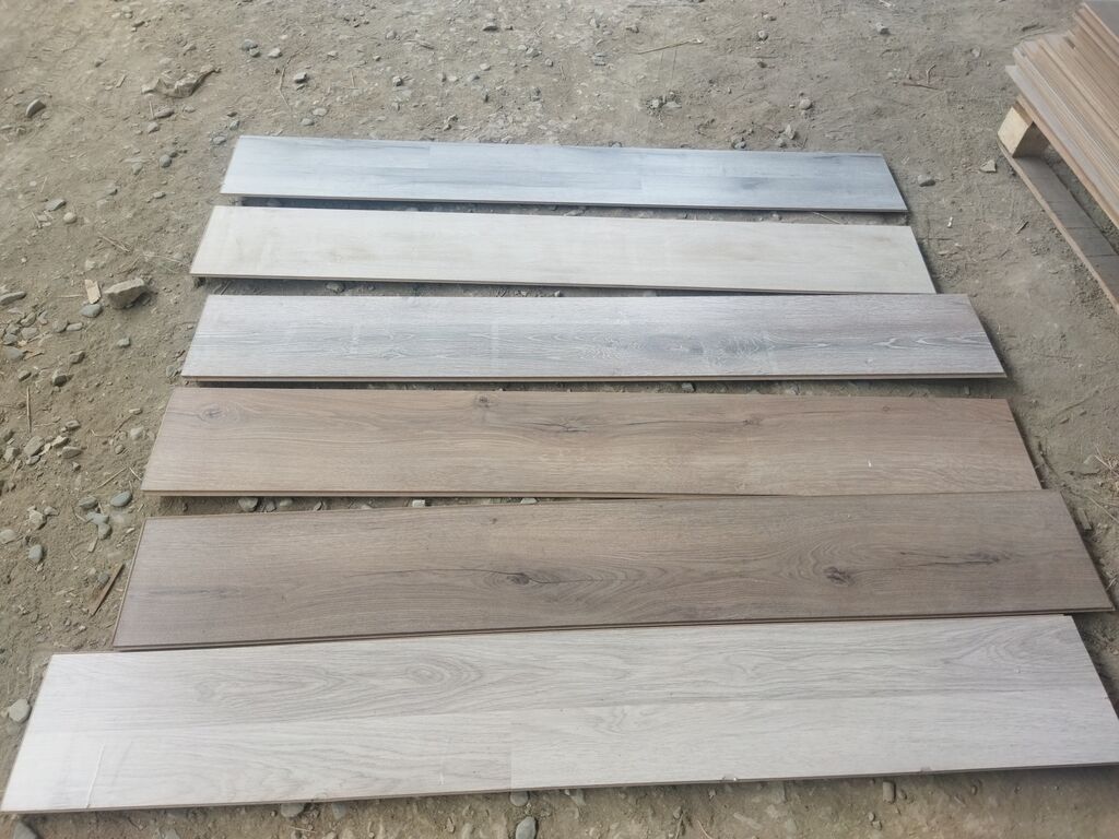 Laminat qarışıq rəng 3 AZN 12 lik 8 lik enli ensiz var evlərə mazayka — Döşəmə örtükləri, Qobu (2)