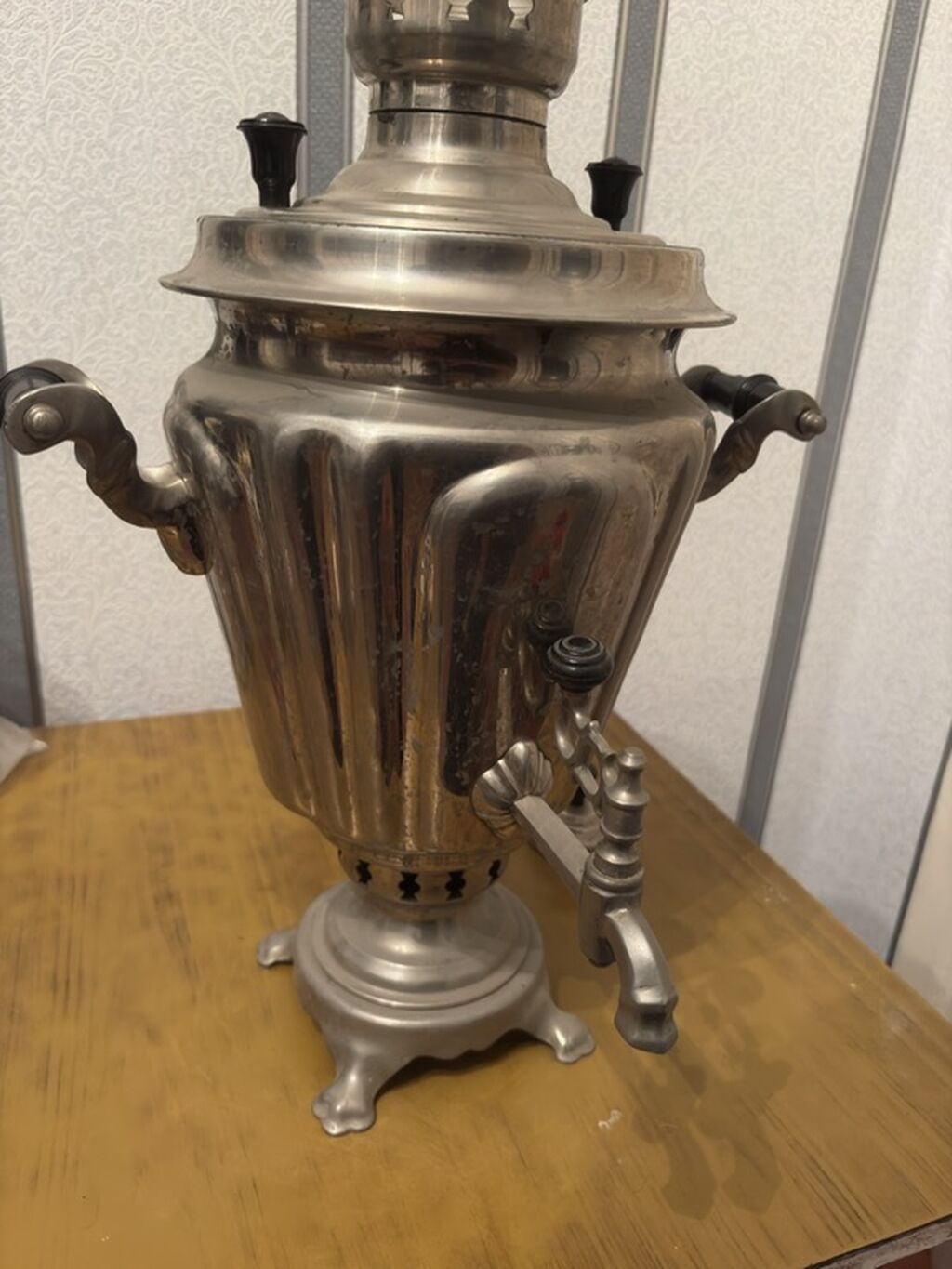 Tula markalı klassik kömürlü samovar - Mənşə: Tula istehsalı (gövdədə — Samovarlar, Gəncə (2)