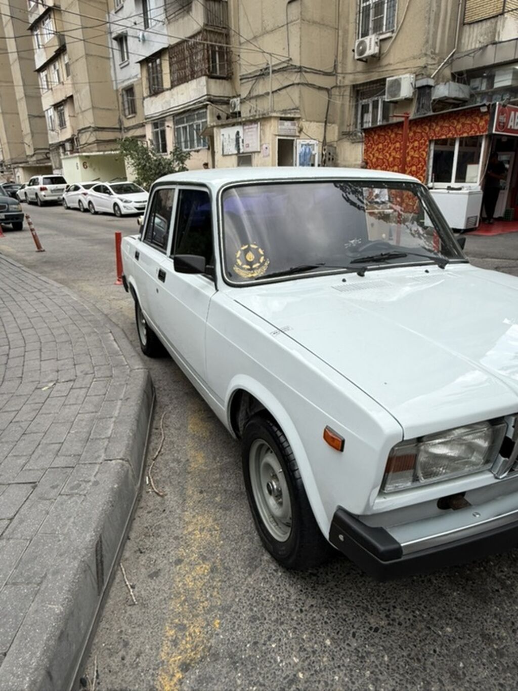 VAZ 2107 sedan - Kuzov: 4 qapılı sedan, ağ rəng, xrom detallı ön-arka 99-MB-811 — Avtomobillər, Bakı (4)