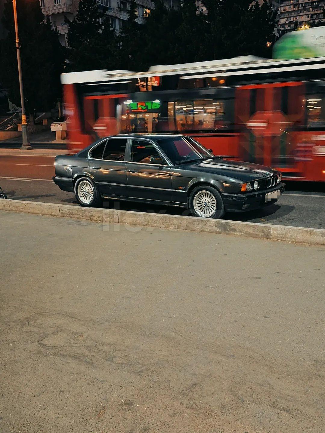 1991 BMW 520, 1991, 350,000 km 90-LY-325 — Avtomobillər, Bakı (9)
