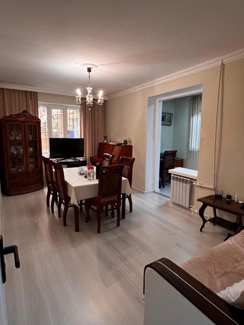 Satılır 3 otaqlı köhnə tikili 65 m² — Bakı
