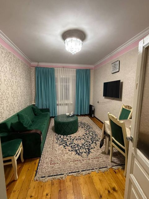 Satılır 3 otaqlı köhnə tikili 88 m² — Bakı