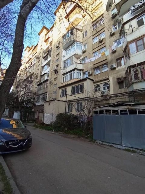 Satılır 4 otaqlı köhnə tikili 90 m² — Bakı